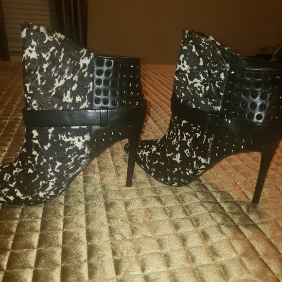 Kenneth Cole Boots - Picture 2 of 9